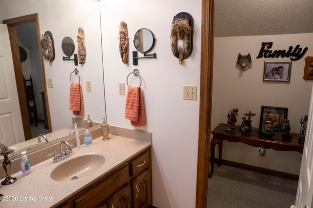 156 Kamp Dr, Mt Washington, KY 40047