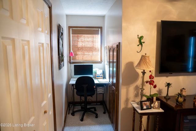 156 Kamp Dr, Mt Washington, KY 40047