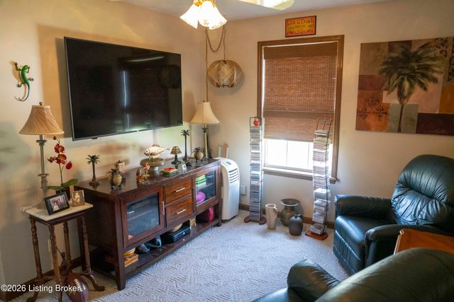 156 Kamp Dr, Mt Washington, KY 40047