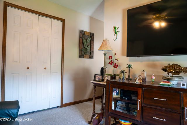 156 Kamp Dr, Mt Washington, KY 40047