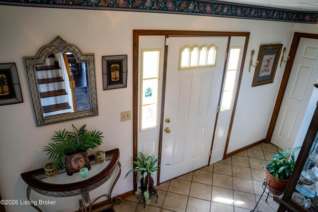 156 Kamp Dr, Mt Washington, KY 40047