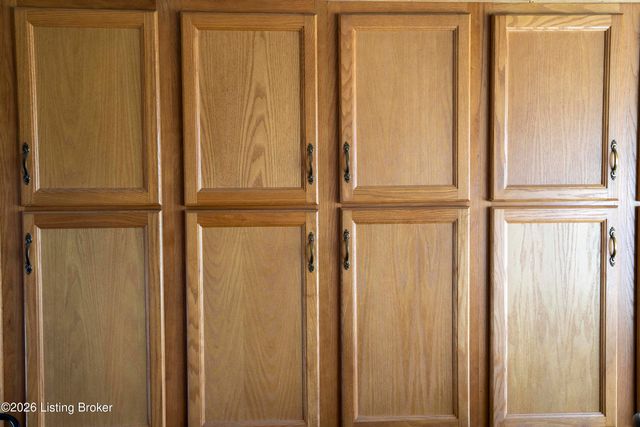 156 Kamp Dr, Mt Washington, KY 40047