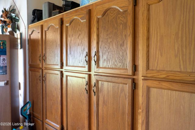 156 Kamp Dr, Mt Washington, KY 40047