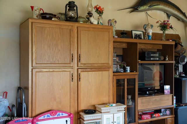 156 Kamp Dr, Mt Washington, KY 40047