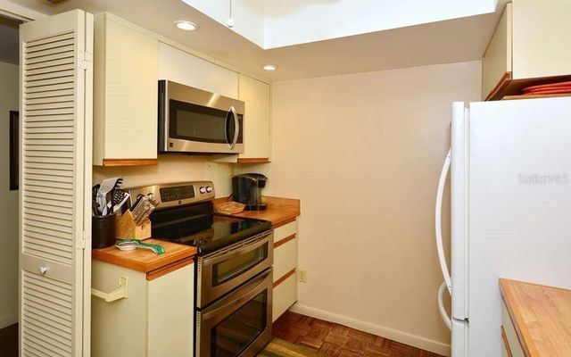 1055 W PEPPERTREE DRIVE 603AA, Sarasota, FL 34242