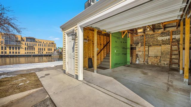 810 S 8th STREET, Manitowoc, WI 54220