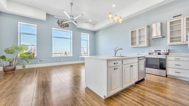 810 S 8th STREET, Manitowoc, WI 54220