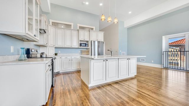 810 S 8th STREET, Manitowoc, WI 54220