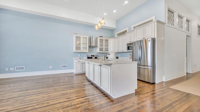 810 S 8th STREET, Manitowoc, WI 54220