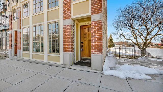 810 S 8th STREET, Manitowoc, WI 54220