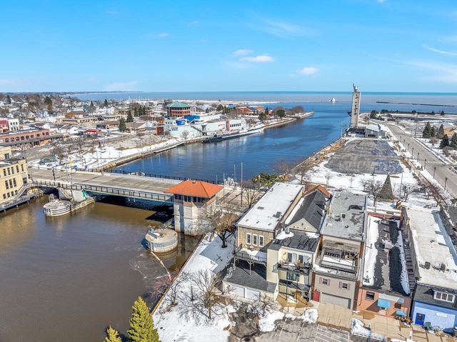 810 S 8th STREET, Manitowoc, WI 54220