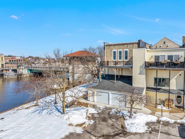 810 S 8th STREET, Manitowoc, WI 54220