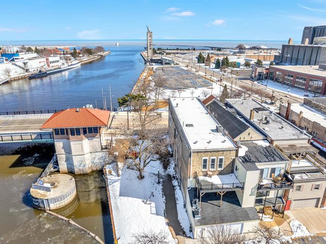 810 S 8th STREET, Manitowoc, WI 54220