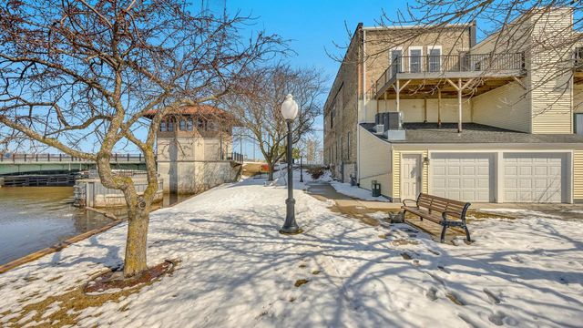 810 S 8th STREET, Manitowoc, WI 54220