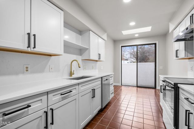 14 Tottenham Lane, Chapel Hill, NC 27517