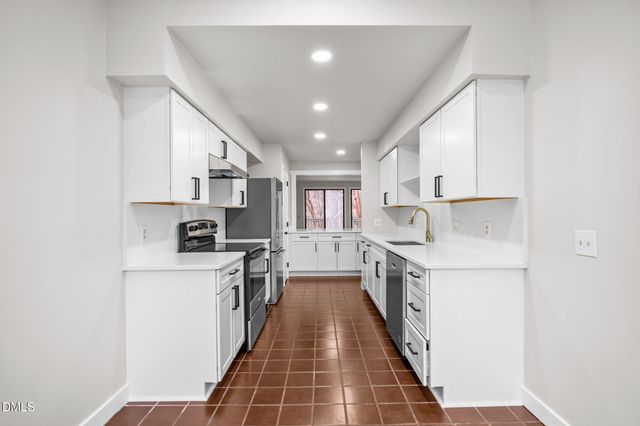 14 Tottenham Lane, Chapel Hill, NC 27517