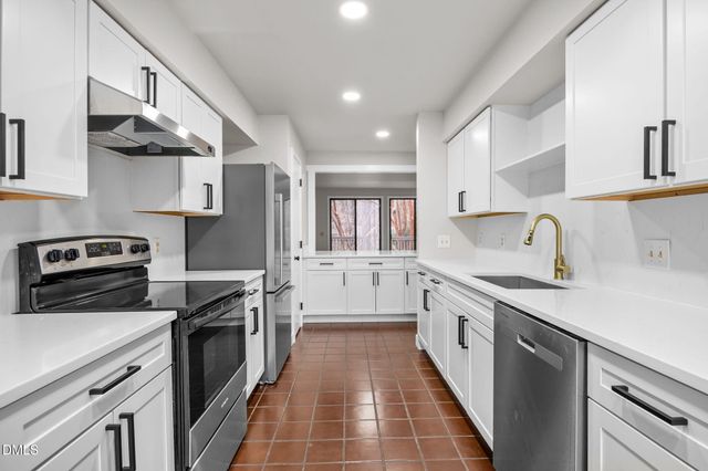 14 Tottenham Lane, Chapel Hill, NC 27517