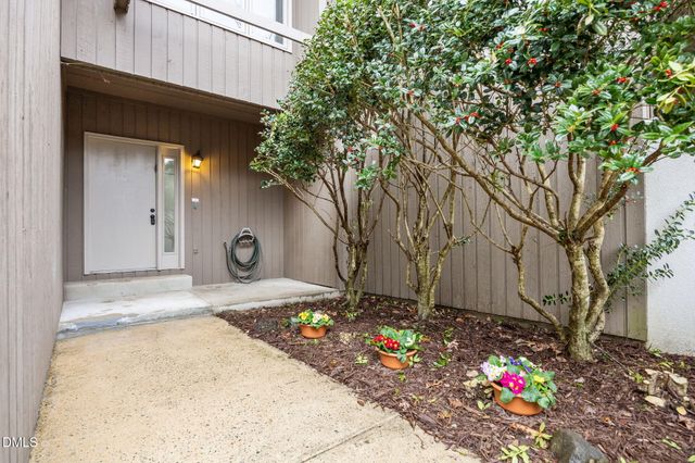 14 Tottenham Lane, Chapel Hill, NC 27517