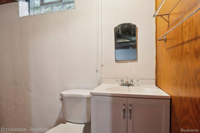 24260 Coolidge Highway, Oak Park, MI 48237