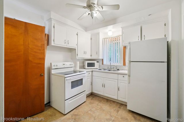 24260 Coolidge Highway, Oak Park, MI 48237