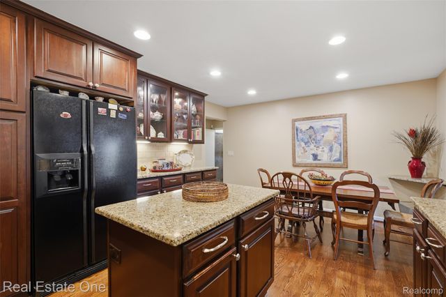 30752 Woodstream Court, Farmington Hills, MI 48334
