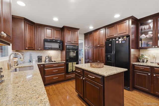 30752 Woodstream Court, Farmington Hills, MI 48334