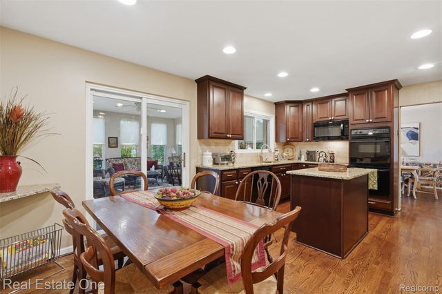 30752 Woodstream Court, Farmington Hills, MI 48334