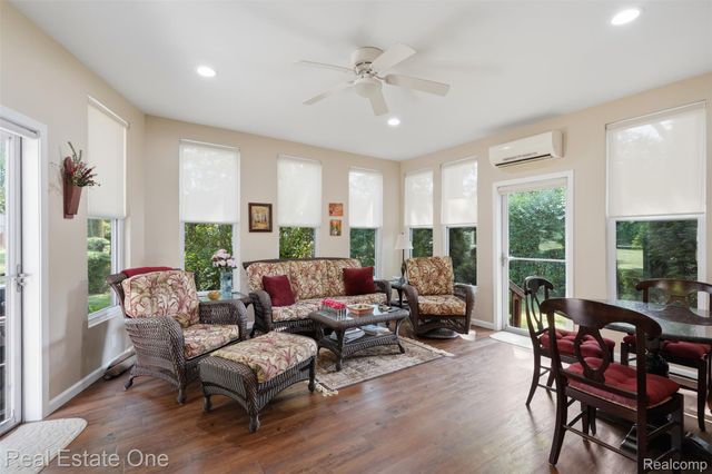 30752 Woodstream Court, Farmington Hills, MI 48334