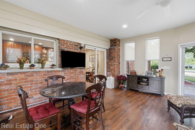 30752 Woodstream Court, Farmington Hills, MI 48334