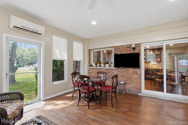 30752 Woodstream Court, Farmington Hills, MI 48334