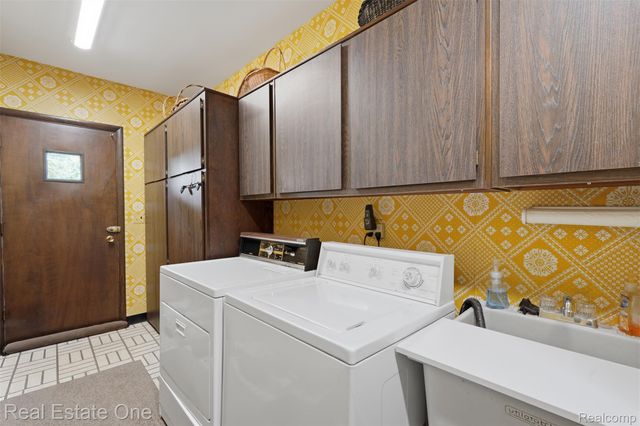 30752 Woodstream Court, Farmington Hills, MI 48334