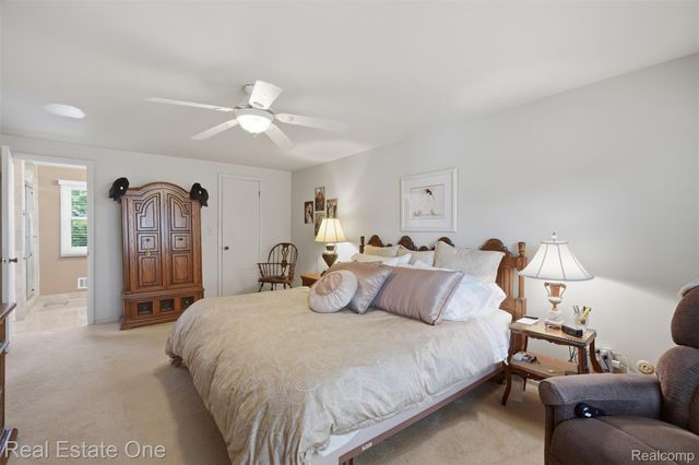 30752 Woodstream Court, Farmington Hills, MI 48334