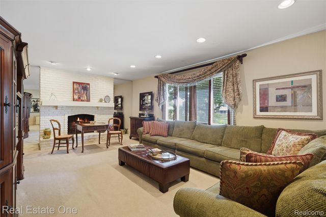 30752 Woodstream Court, Farmington Hills, MI 48334
