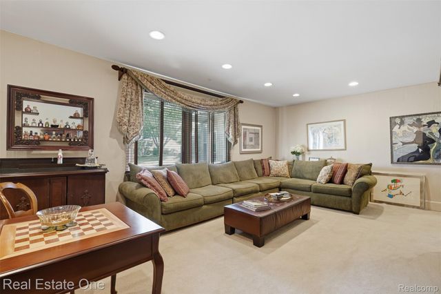 30752 Woodstream Court, Farmington Hills, MI 48334