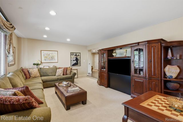 30752 Woodstream Court, Farmington Hills, MI 48334