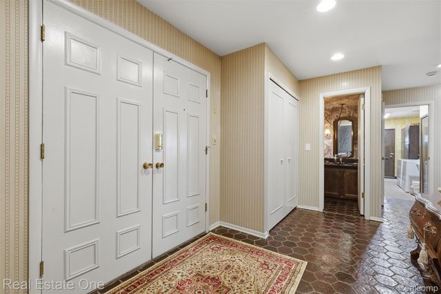30752 Woodstream Court, Farmington Hills, MI 48334