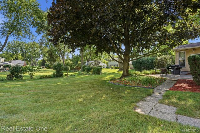 30752 Woodstream Court, Farmington Hills, MI 48334