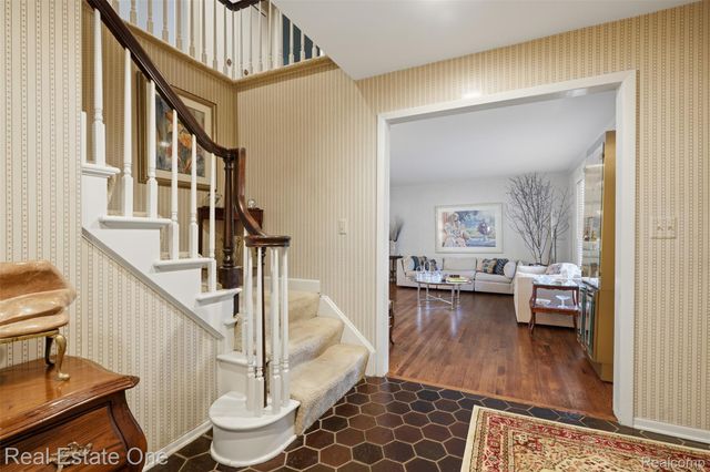 30752 Woodstream Court, Farmington Hills, MI 48334