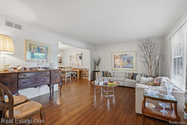 30752 Woodstream Court, Farmington Hills, MI 48334