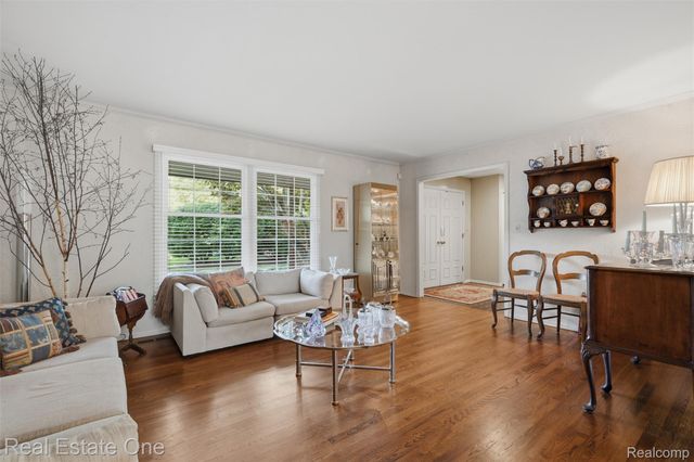 30752 Woodstream Court, Farmington Hills, MI 48334