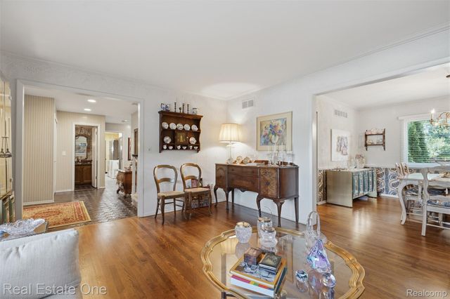 30752 Woodstream Court, Farmington Hills, MI 48334