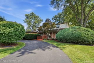 30752 Woodstream Court, Farmington Hills, MI 48334