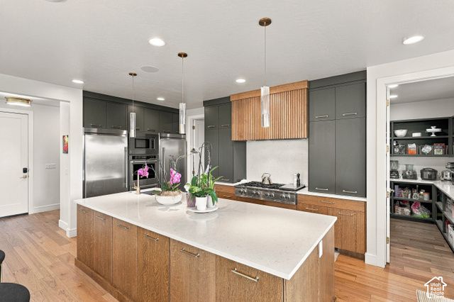 576 S 1450 W, Farmington, UT 84025