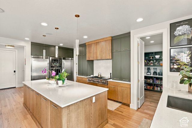 576 S 1450 W, Farmington, UT 84025