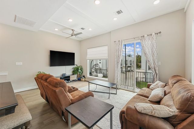 707 Apogee Trail, Houston, TX 77022