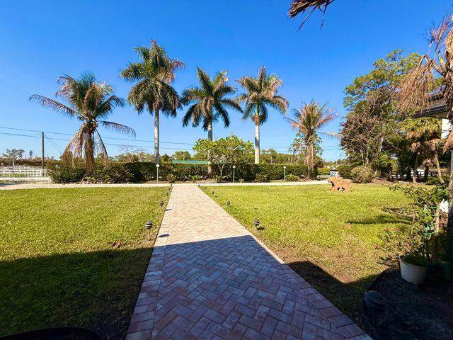 13964 N 69th St Street N, The Acreage, FL 33412