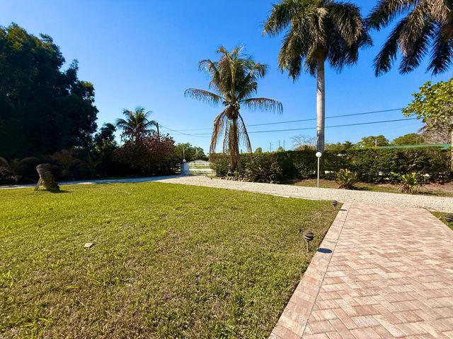 13964 N 69th St Street N, The Acreage, FL 33412