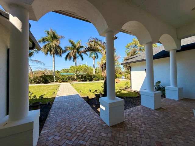 13964 N 69th St Street N, The Acreage, FL 33412