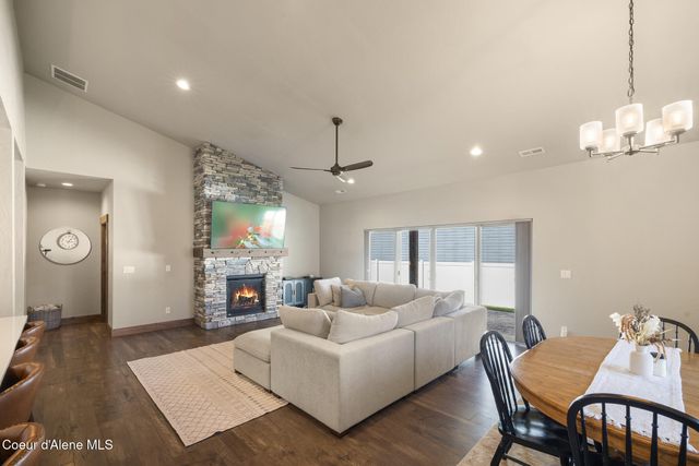 1402 W Wayward CIR, Post Falls, ID 83854