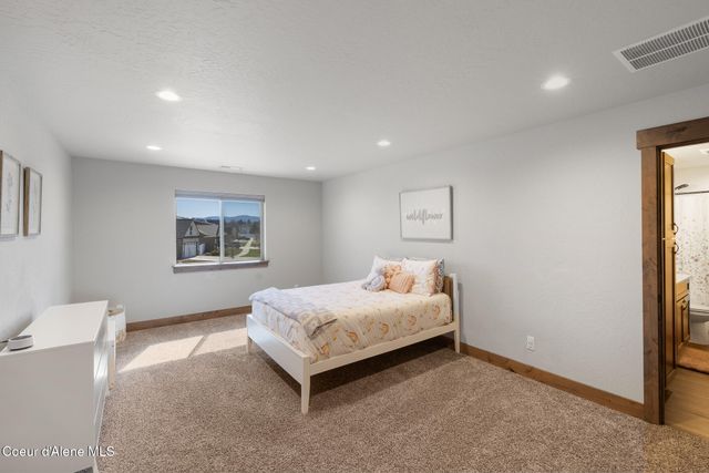 1402 W Wayward CIR, Post Falls, ID 83854